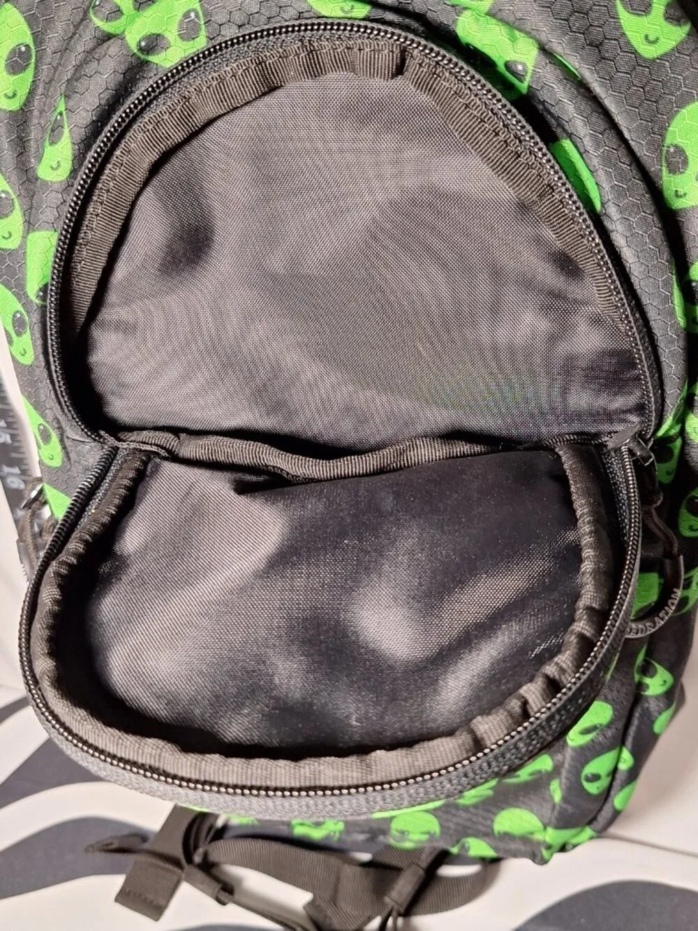 *SALE* Vibedration Hydration Backpack w/o Bladder, Black Green, Aliens, Used
